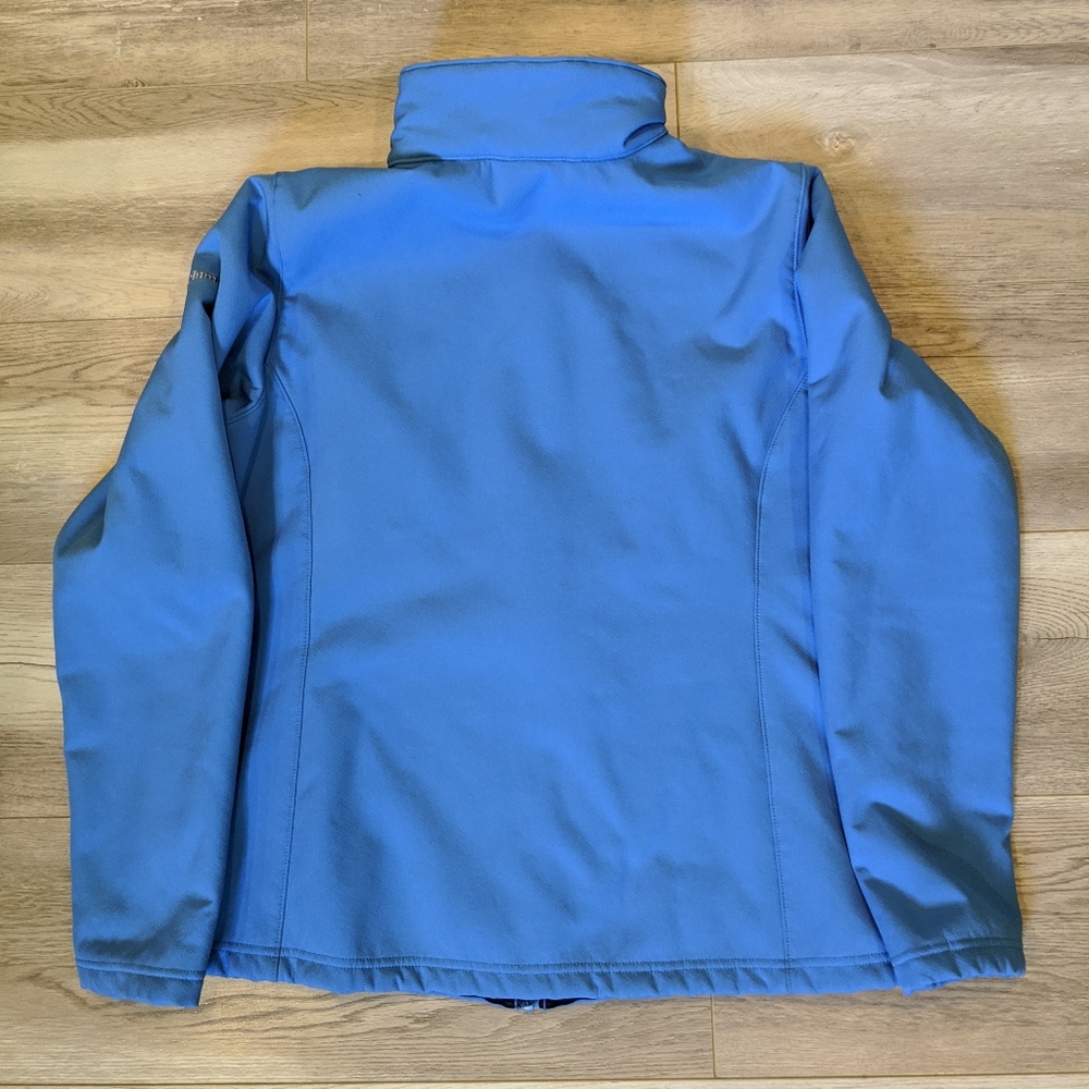 Columbia softshell jacket. - Picture 2 of 6